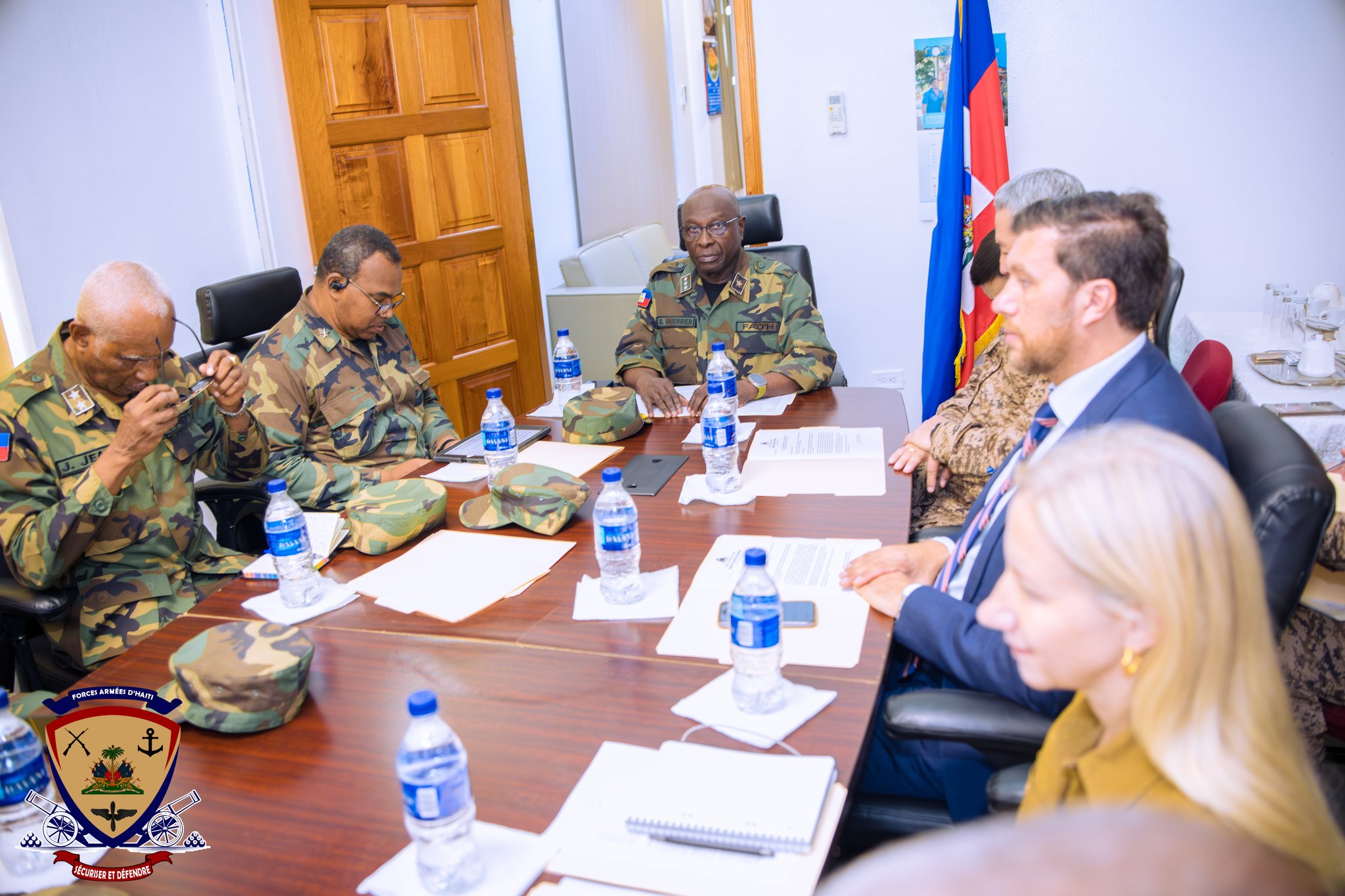 Le lieutenant des FAd&rsquo;H rencontre le commandant de la Force de répression des gangs