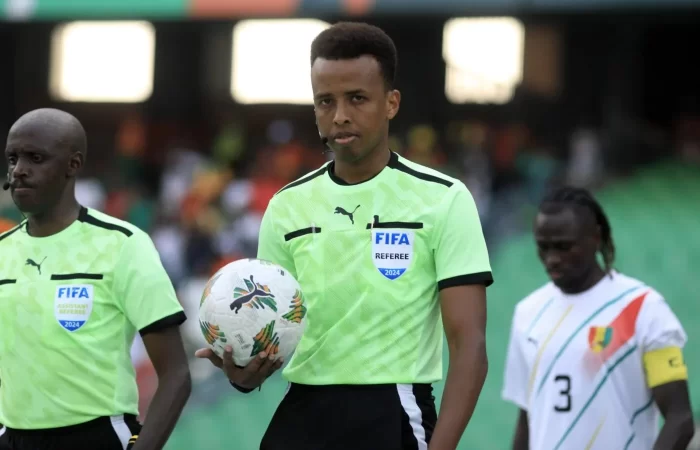 Refoulé des États-Unis, l’arbitre somalien Omar Artan désigné pour la Supercoupe d’Europe