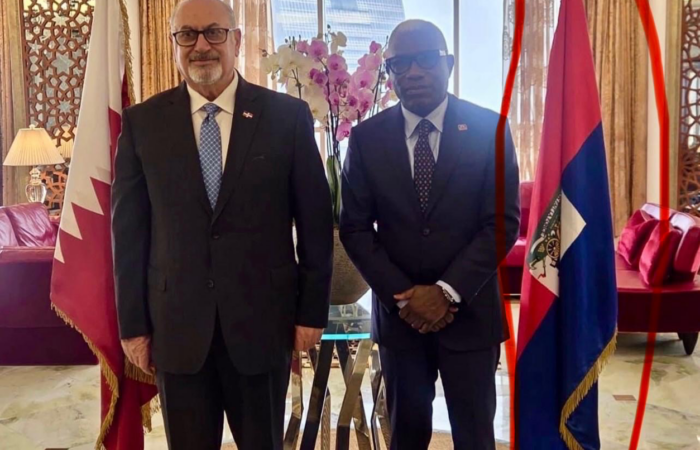 Polémique autour du drapeau haïtien à l’ambassade d’Haïti au Qatar